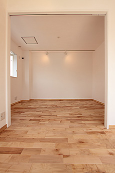 ヨーロピアン・メープル（シカモア）無垢フローリング　施工写真