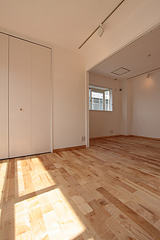 ヨーロピアン・メープル（シカモア）無垢フローリング　施工写真