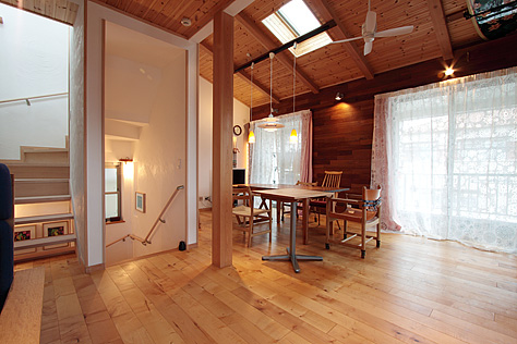 ヨーロピアン・メープル（シカモア）無垢フローリング　施工写真