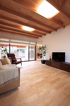 国産　板屋楓（イタヤ カエデ）無垢フローリング　施工写真