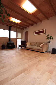 国産　板屋楓（イタヤ カエデ）無垢フローリング　施工写真