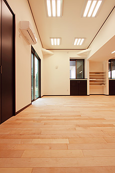 国産　板屋楓（イタヤ カエデ）無垢フローリング　施工写真