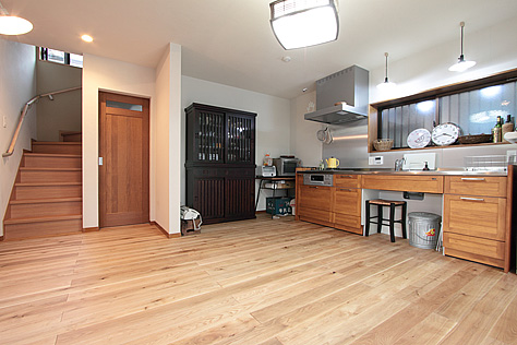 国産（産地：北海道）　楢（なら/オーク） 無垢フローリング　施工写真