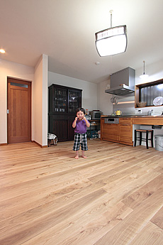 国産（産地：北海道）　楢（なら/オーク） 無垢フローリング　施工写真