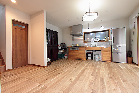 国産（産地：北海道）　楢（なら/オーク） 無垢フローリング　施工写真