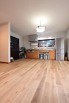 国産（産地：北海道）　楢（なら/オーク） 無垢フローリング　施工写真