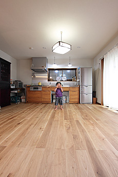 国産（産地：北海道）　楢（なら/オーク） 無垢フローリング　施工写真