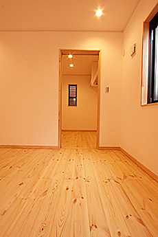 パイン　無垢フローリング　施工写真