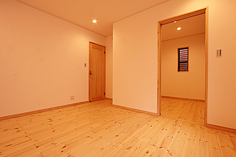 パイン　無垢フローリング　施工写真