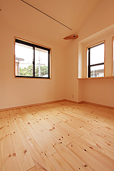 パイン　無垢フローリング　施工写真