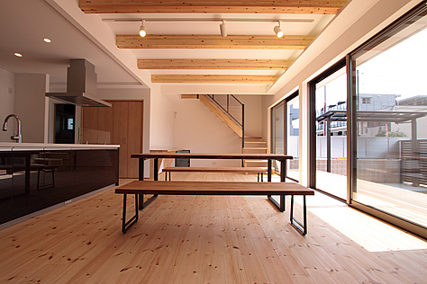 パイン　床暖房対応　無垢フローリング　施工写真