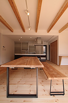 パイン　床暖房対応　無垢フローリング　施工写真