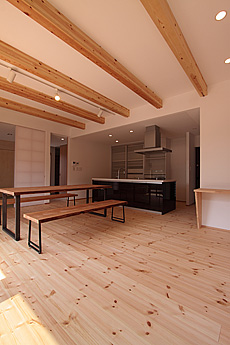 パイン　床暖房対応　無垢フローリング　施工写真