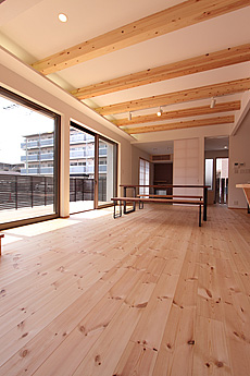 パイン　床暖房対応　無垢フローリング　施工写真