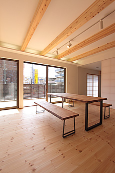 パイン　床暖房対応　無垢フローリング　施工写真