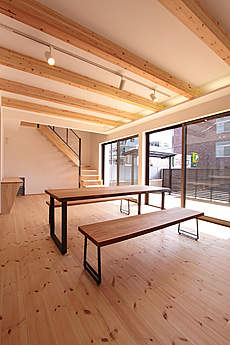 パイン　床暖房対応　無垢フローリング　施工写真