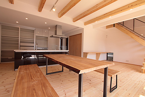 パイン　床暖房対応　無垢フローリング　施工写真