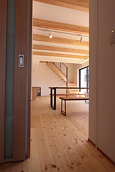 パイン　床暖房対応　無垢フローリング　施工写真