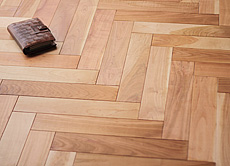 写真：山桜（本桜） ヘリンボーン フローリング 蜜蝋ワックス塗装後