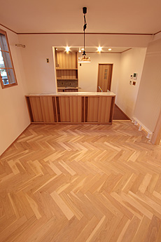 国産 山桜（本桜） ヘリンボーン フローリング　施工写真