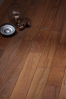 写真：ウリン　無垢フローリング