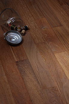 写真：ウリン　無垢フローリング