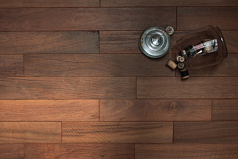 写真：ウリン　無垢フローリング