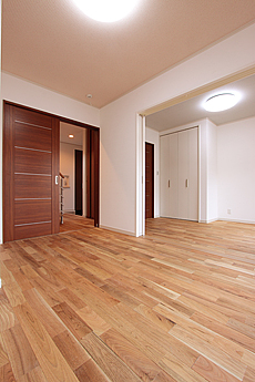 鬼くるみ（ウォールナット） 無垢フローリング　施工写真