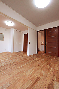 鬼くるみ（ウォールナット） 無垢フローリング　施工写真