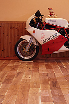 鬼くるみ（ウォールナット） 無垢フローリング　施工写真