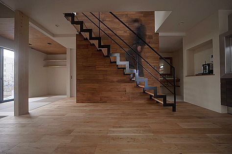 鬼くるみ（ウォールナット） 無垢フローリング　施工写真