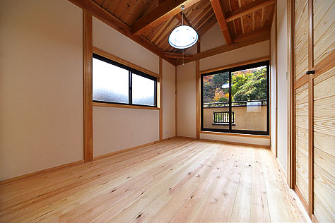 南部赤松（ナンブアカマツ）無垢フローリング　施工写真