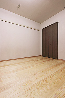 南部赤松（ナンブアカマツ）無垢フローリング　施工写真