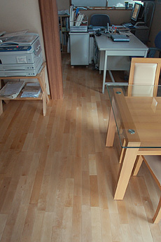 バーチ（カバ） 床暖房対応 無垢フローリング（節なし） 施工写真