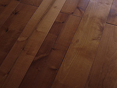 写真：バーチ（カバ） ラスティック調 無垢フローリング