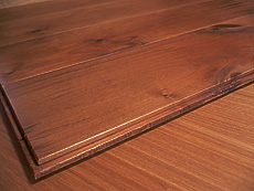 写真：バーチ（カバ） ラスティック調 無垢フローリング