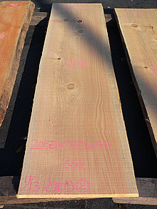 写真：木曽椹（さわら）耳付板