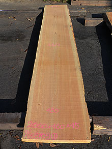 写真：木曽椹（さわら）耳付板