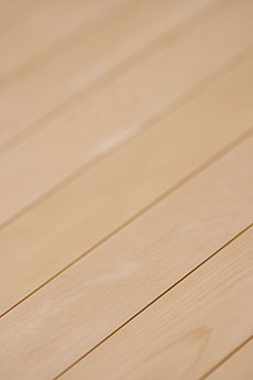 写真：青森ヒバ　無垢フローリング（無節）