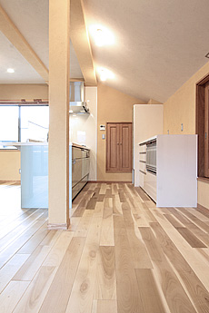 国産 朴の木（ホオノキ） 無垢フローリング 施工写真