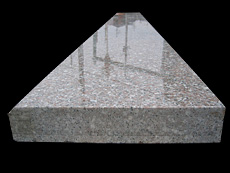 写真：御影石框材　磨き仕上げ