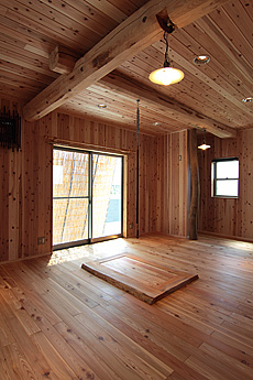 唐松（カラマツ）無垢フローリング ＆ 杉（スギ）無垢羽目板 施工写真