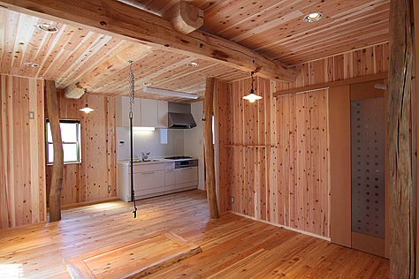 唐松（カラマツ）無垢フローリング ＆ 杉（スギ）無垢羽目板 施工写真