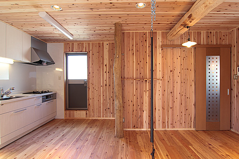 唐松（カラマツ）無垢フローリング ＆ 杉（スギ）無垢羽目板 施工写真