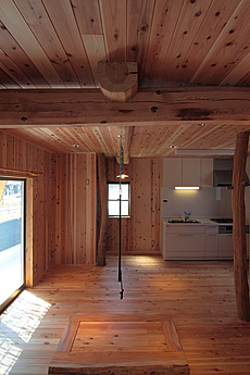 唐松（カラマツ）無垢フローリング ＆ 杉（スギ）無垢羽目板 施工写真