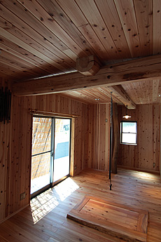 唐松（カラマツ）無垢フローリング ＆ 杉（スギ）無垢羽目板 施工写真