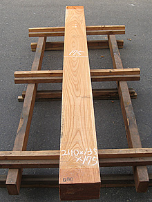 写真：欅（ケヤキ）框材