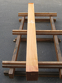 写真：欅（ケヤキ）框材