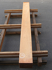 写真：欅（ケヤキ）框材