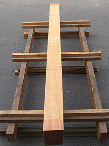 写真：欅（ケヤキ）框材